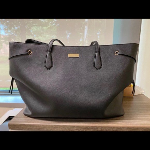 kate spade Handbags - Kate Spade Laurel Way Ari Large Leather Tote